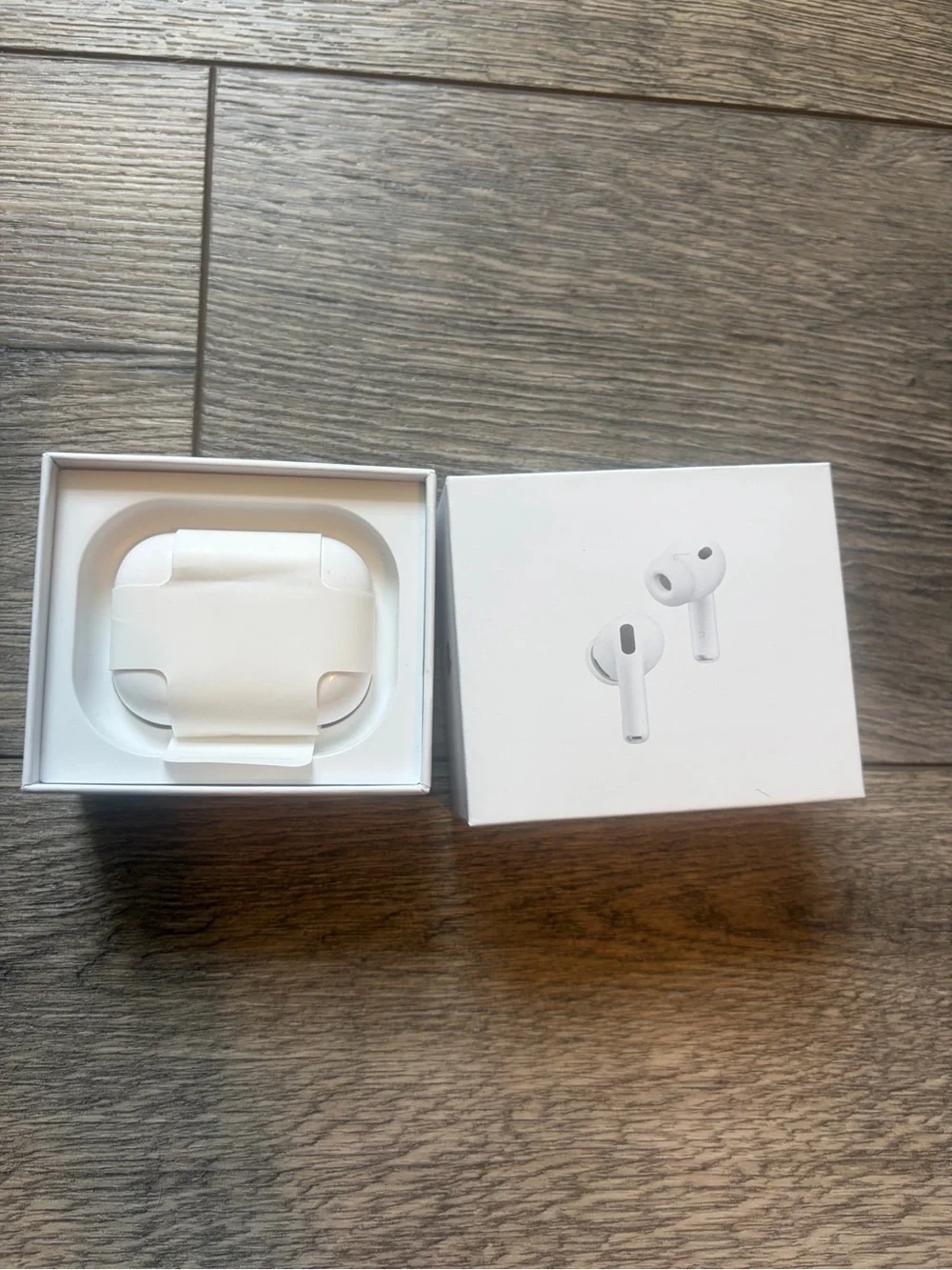 Apple AirPods Pro 3 never used (ONE DAY SHIPPING)